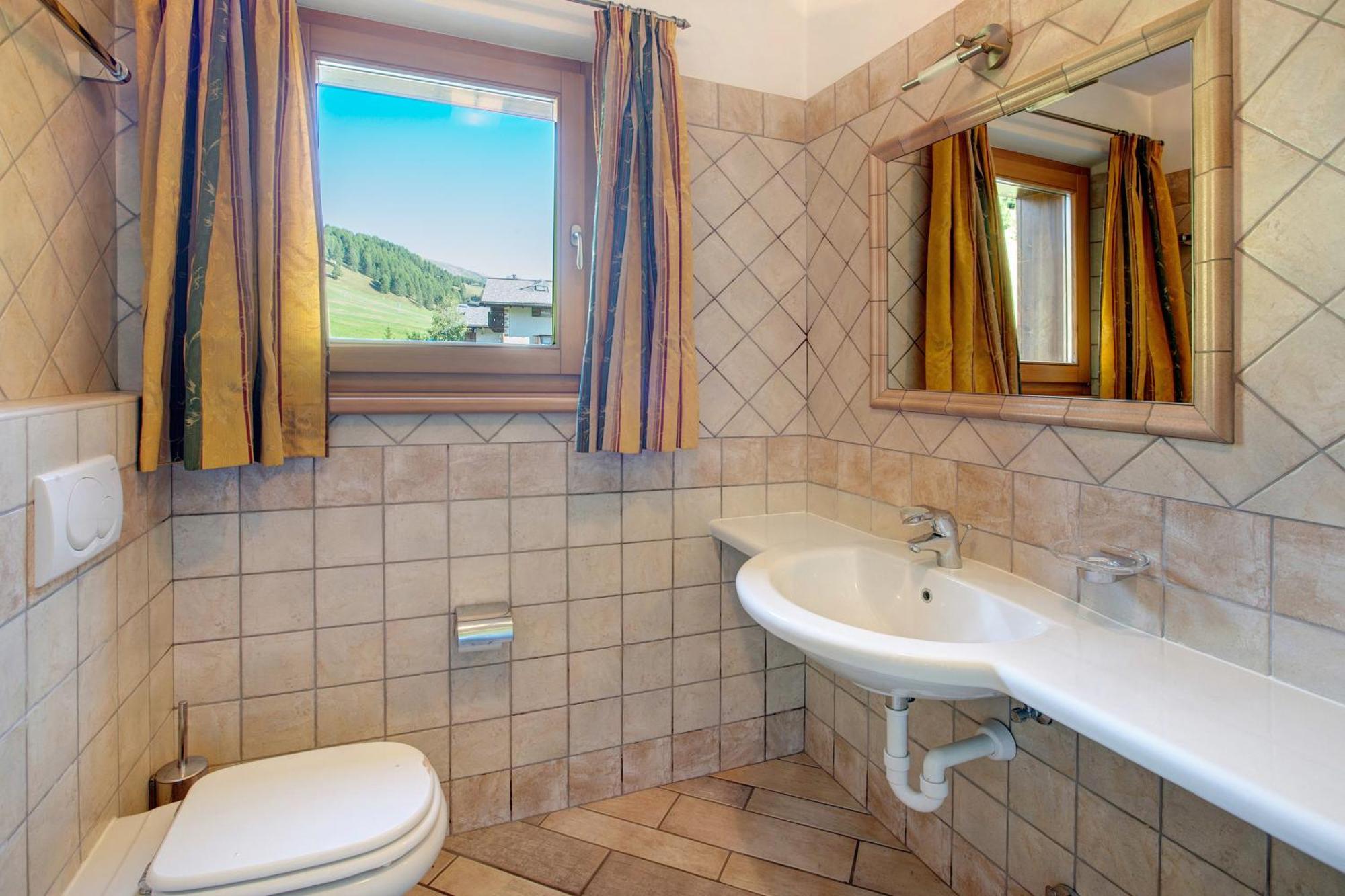 Apartment 4 *